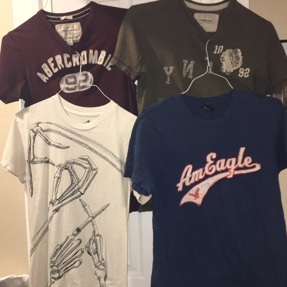5 assorted men’s T-shirts